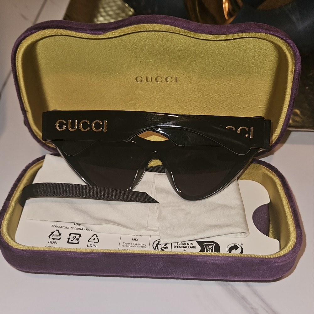 Gucci Cat eye sunglasses